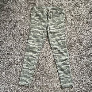 American Eagle Stretch Jeggings Camo print size 4